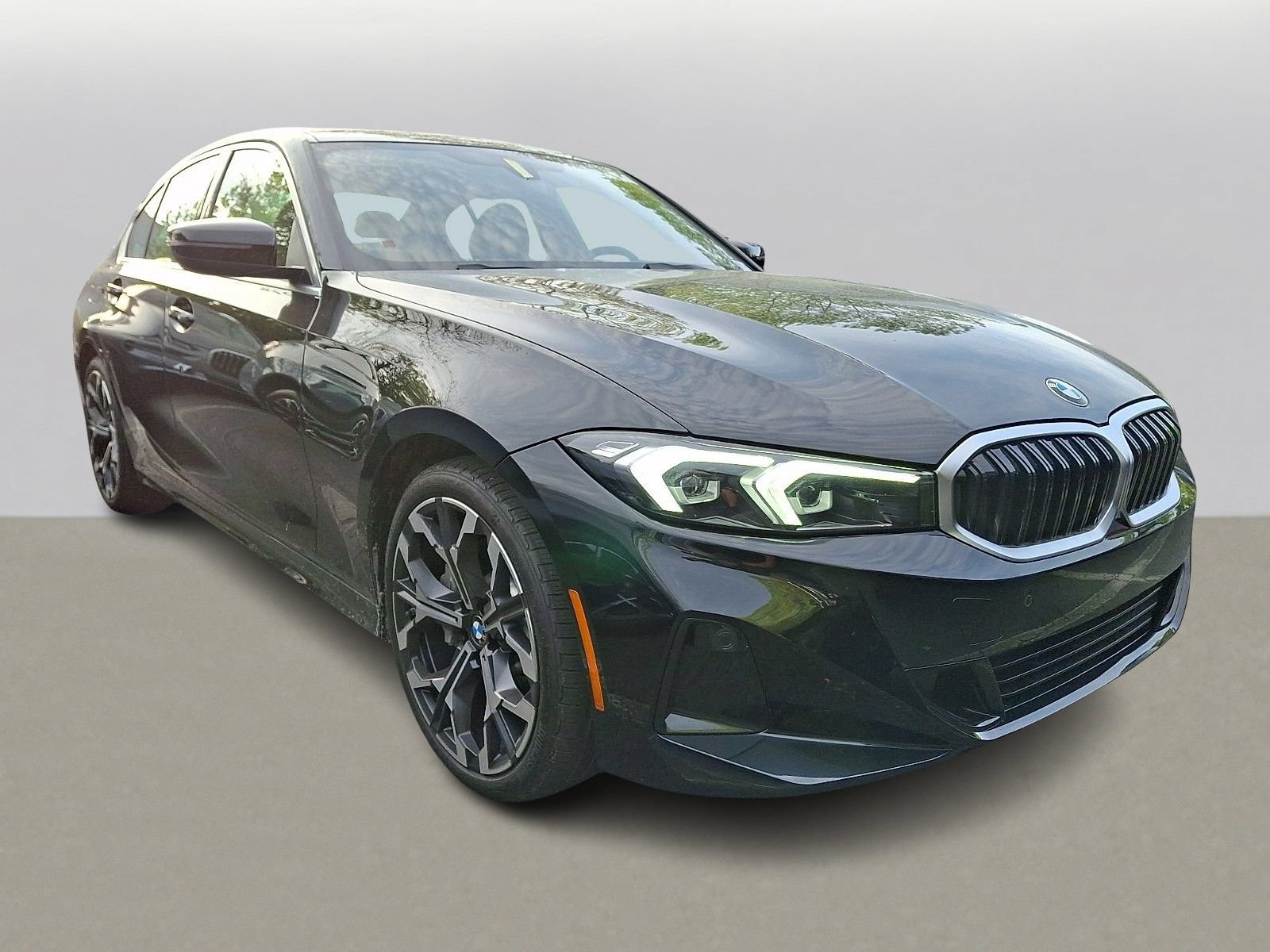 Used 2025 BMW 330i xDrive Sedan w/ Premium Package AWD/4WD image 2