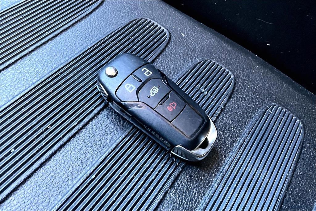 Used 2023 Ford Transit 350 XLT image 32