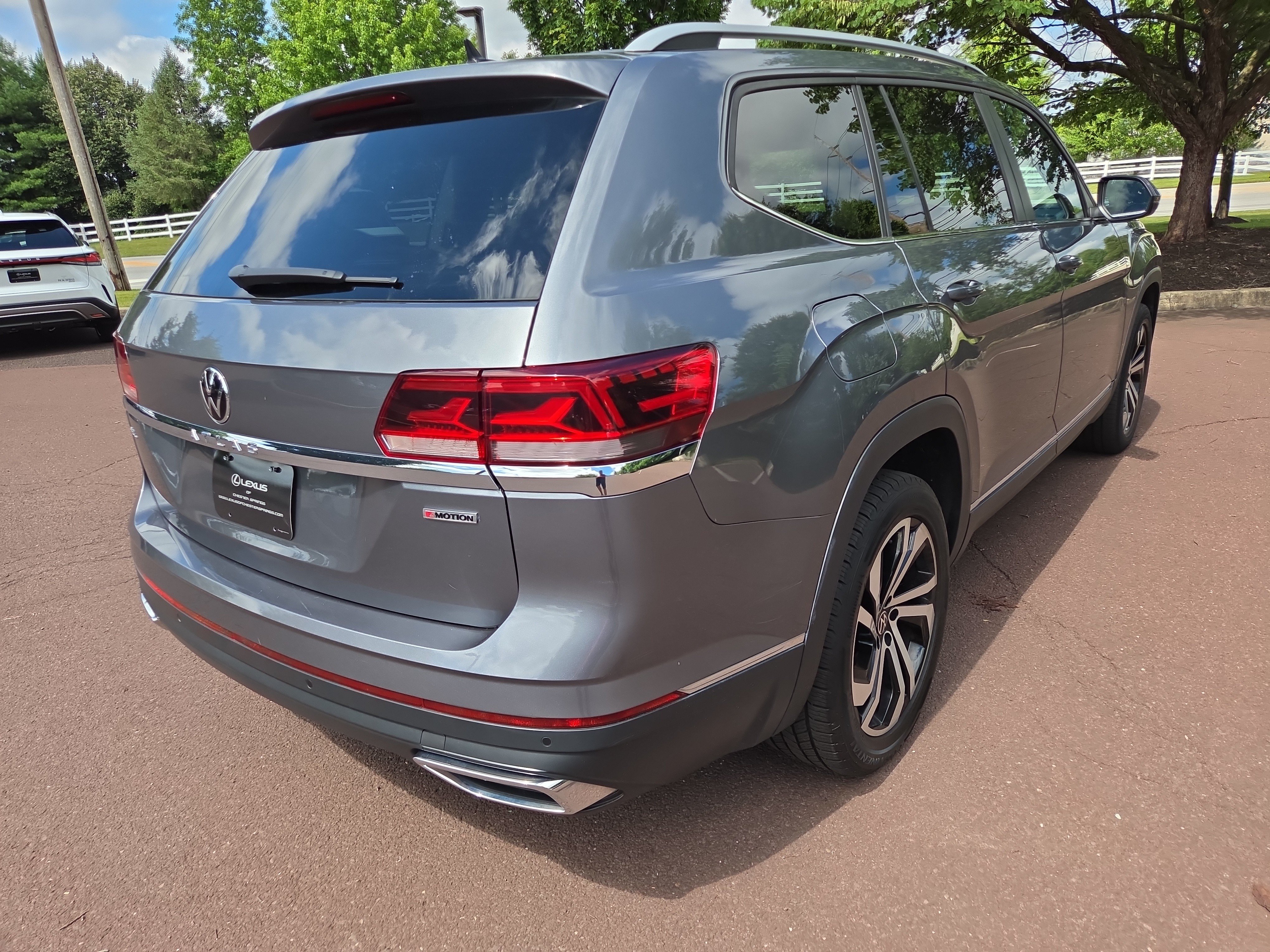 Used 2022 Volkswagen Atlas SEL AWD/4WD image 3