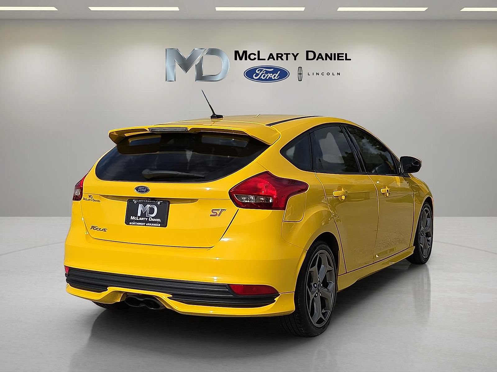 Used 2018 Ford Focus ST FWD image 5