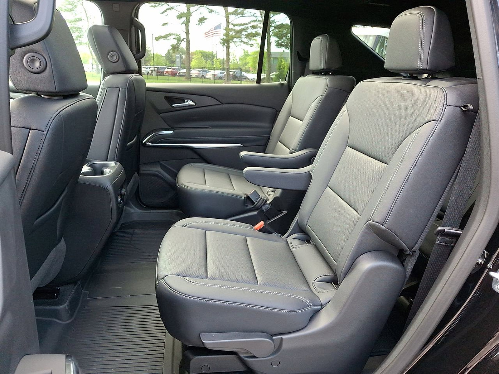 New 2026 Chevrolet Traverse LT w/ Sun and Wheel Package AWD/4WD image 13
