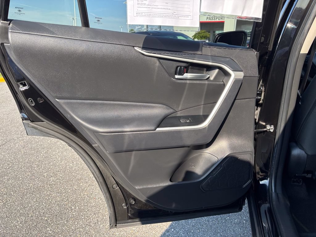 Used 2025 Toyota RAV4 XLE AWD/4WD image 42