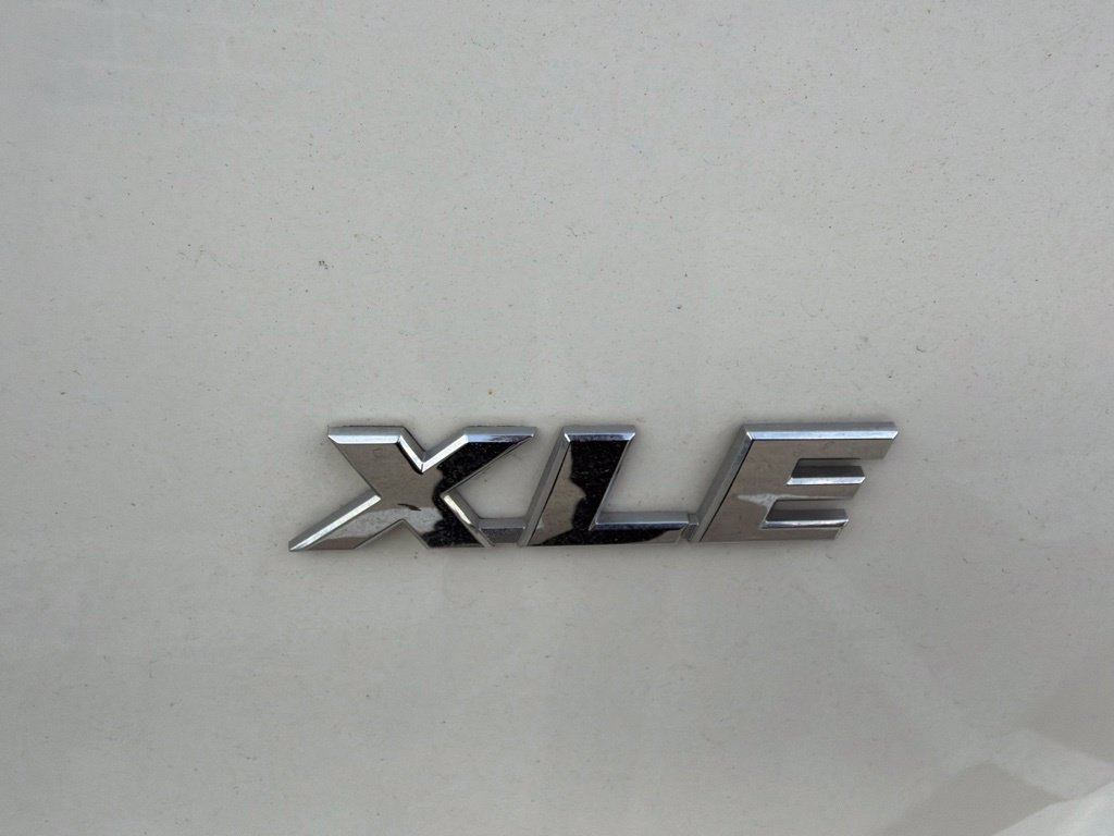 Used 2018 Toyota RAV4 XLE w/ Plus Extra Value Package FWD image 17