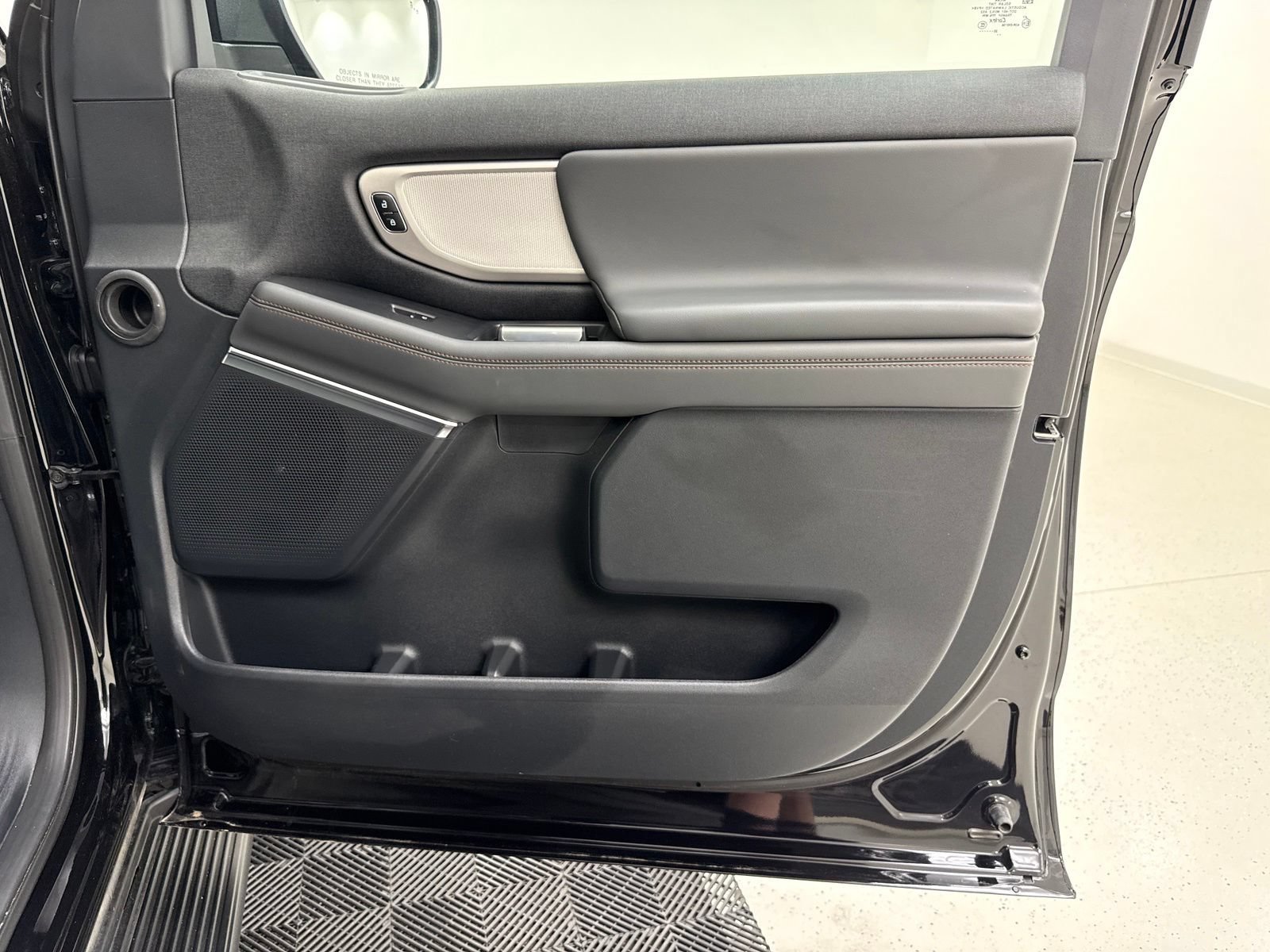 New 2025 Ford Expedition Active RWD image 34