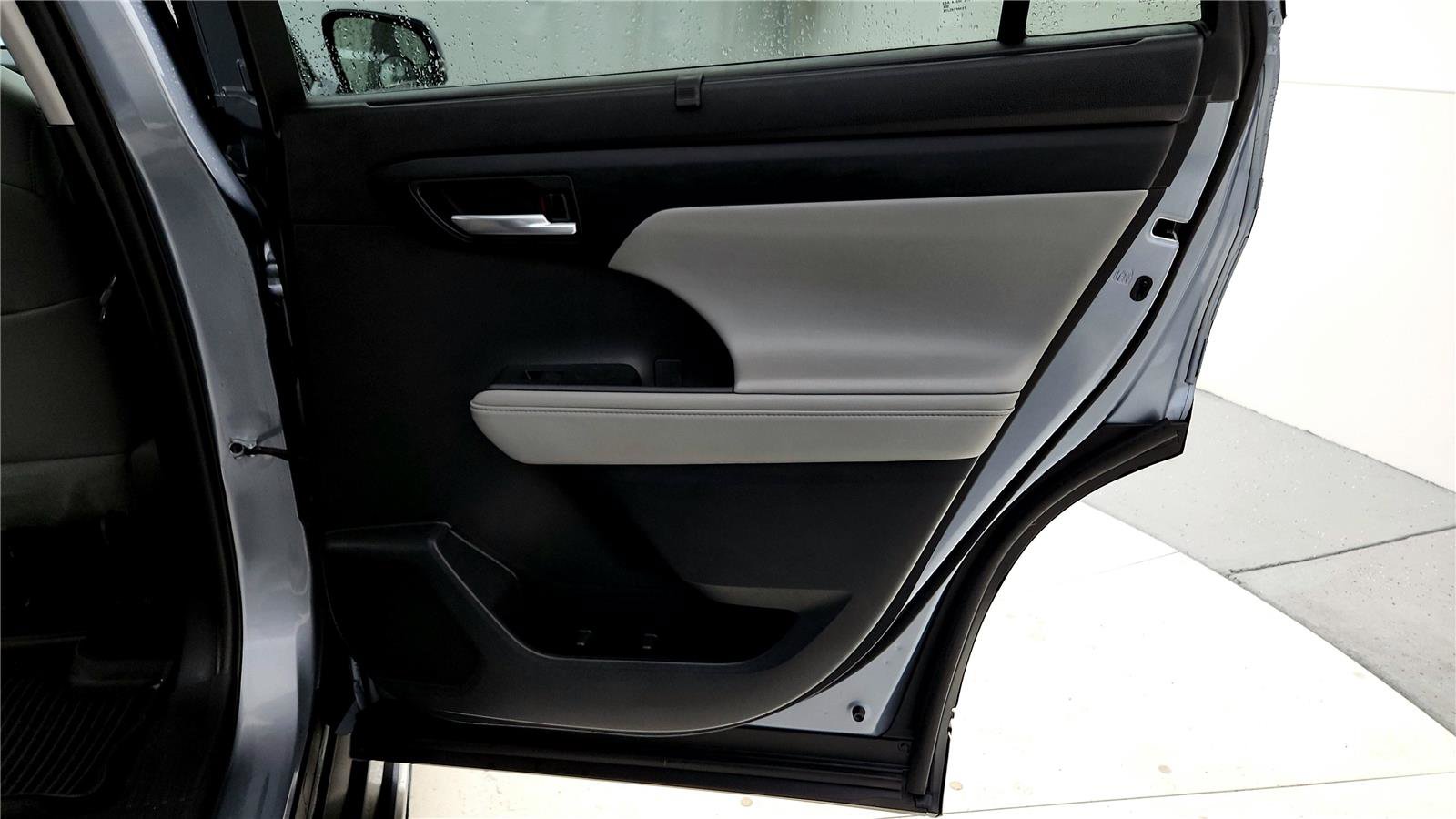 Certified 2023 Toyota Highlander XLE image 12