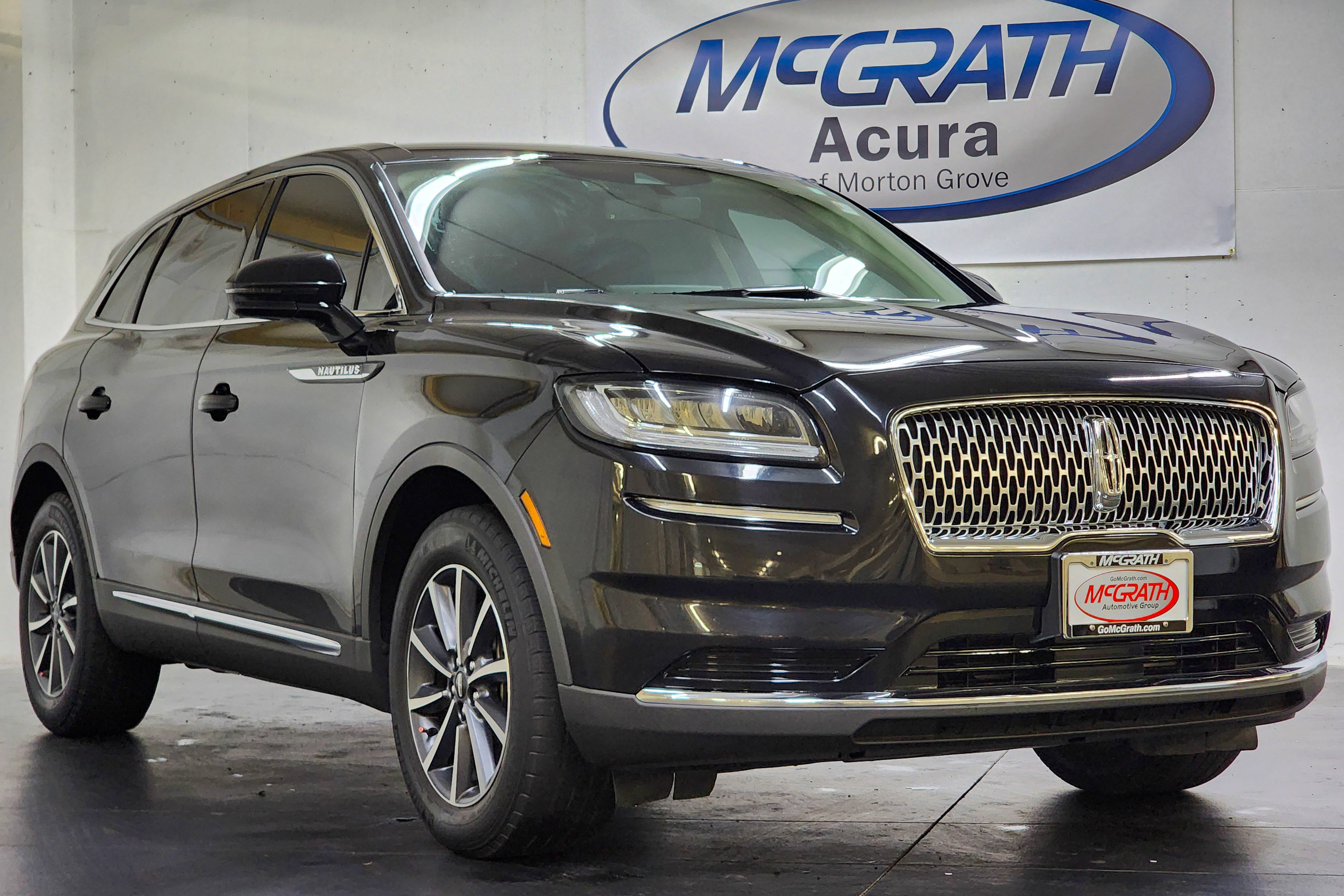 Used 2022 Lincoln Nautilus FWD image 2