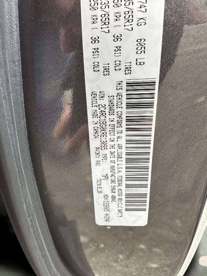 Used 2019 Chrysler Pacifica Touring-L FWD image 38
