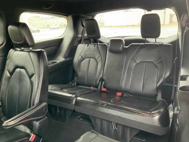 Used 2025 Chrysler Pacifica Select image 20