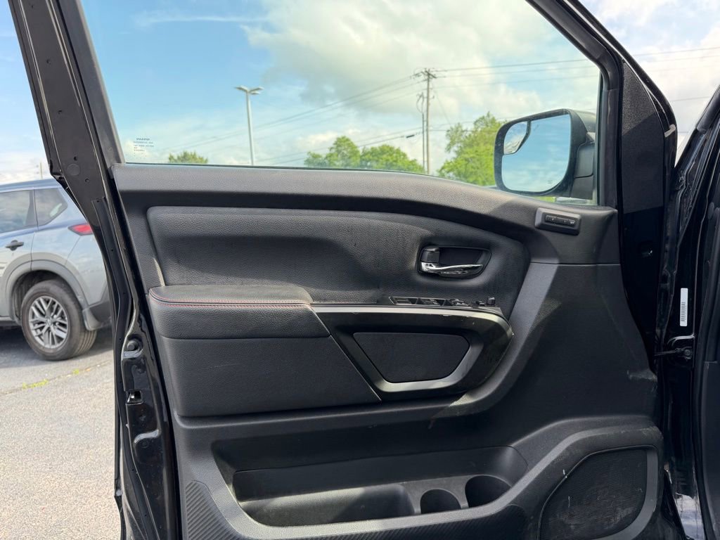 Used 2021 Nissan Titan PRO-4X w/ Pro-4x Convenience Package AWD/4WD image 13