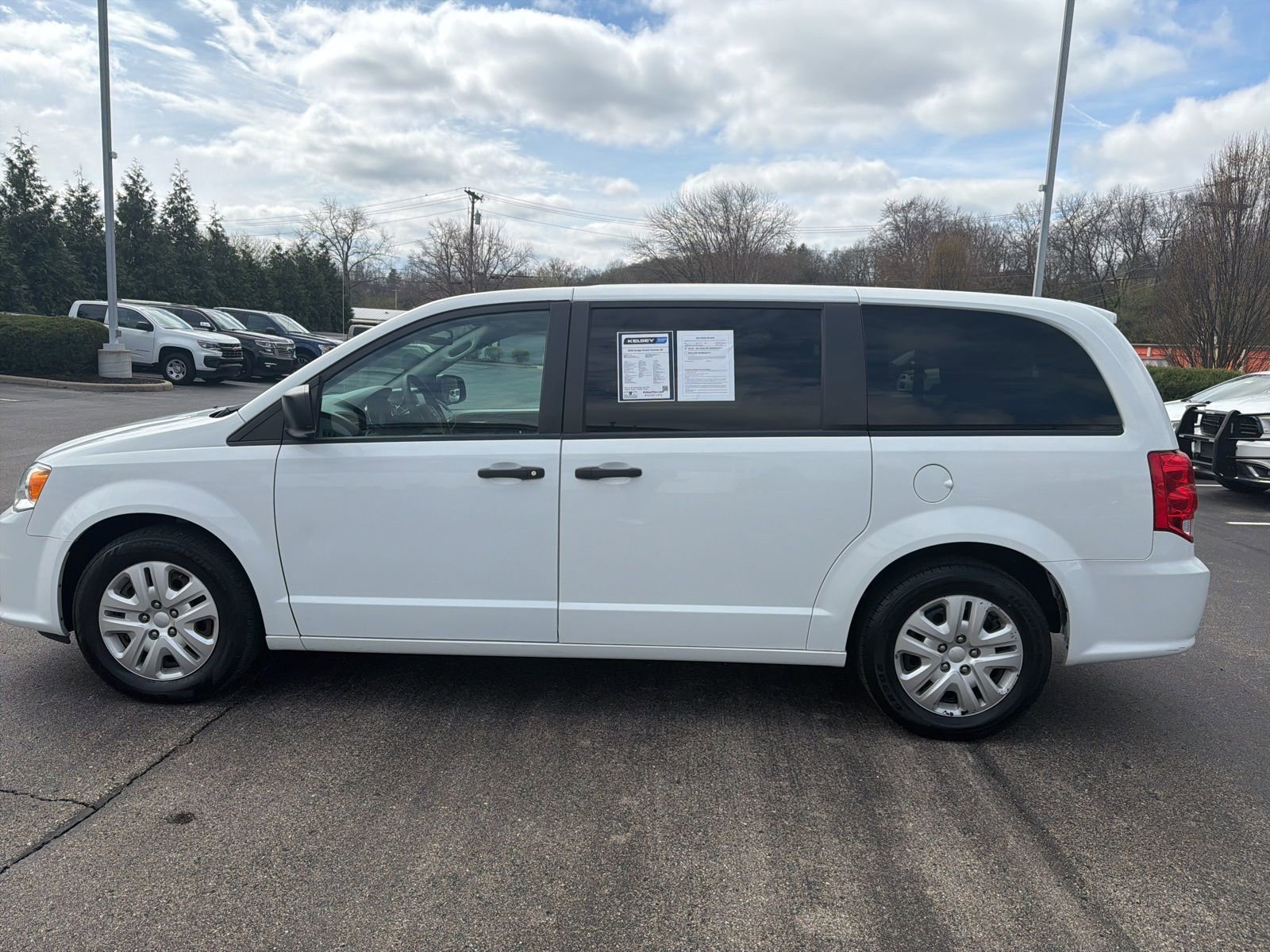 Used 2020 Dodge Grand Caravan SE image 2