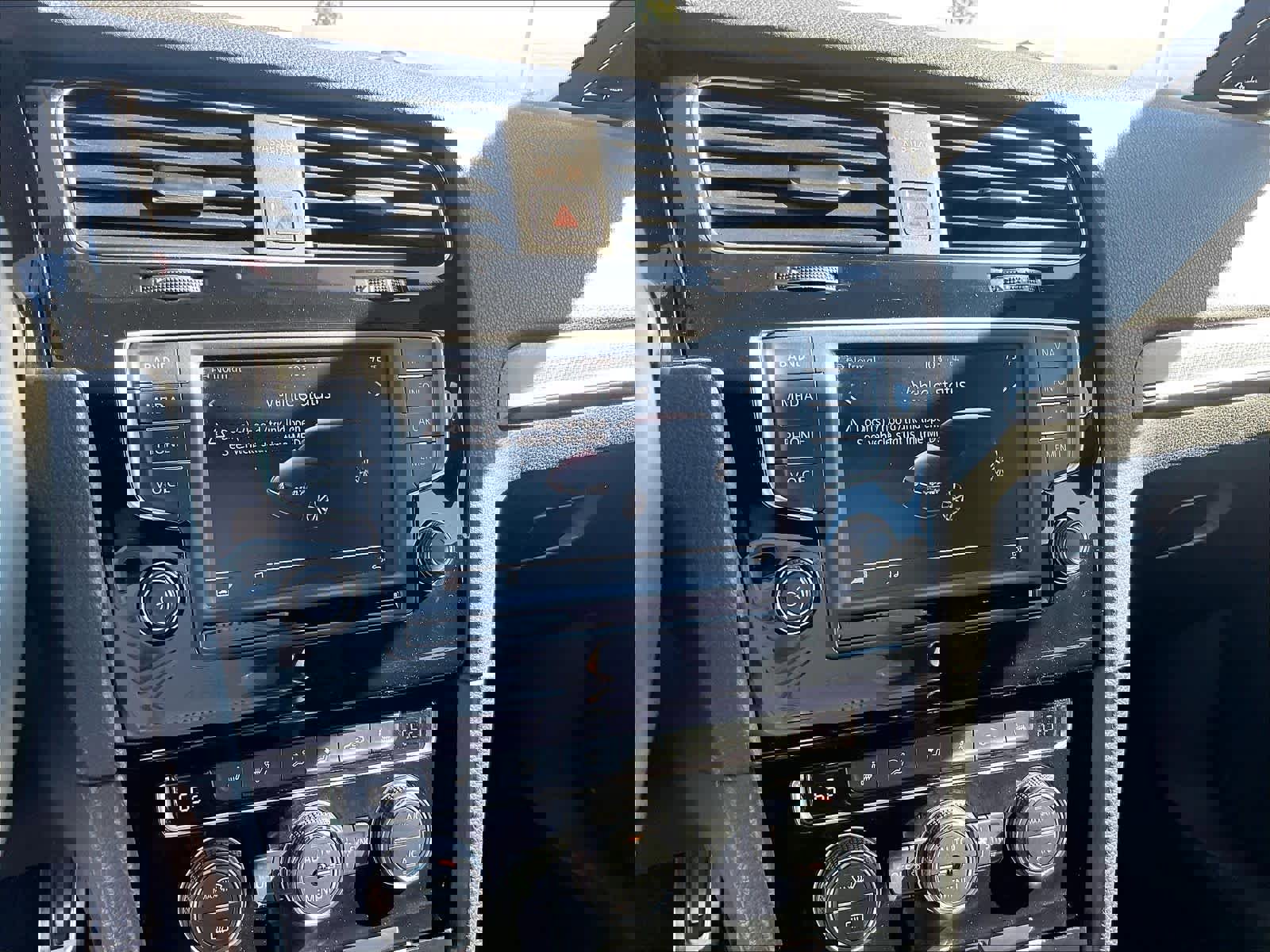 Used 2017 Volkswagen Golf R 4-Door image 22