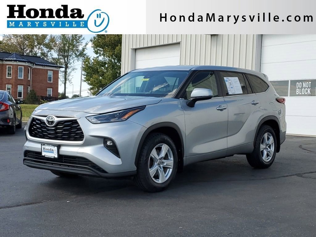 Used 2024 Toyota Highlander LE image 1