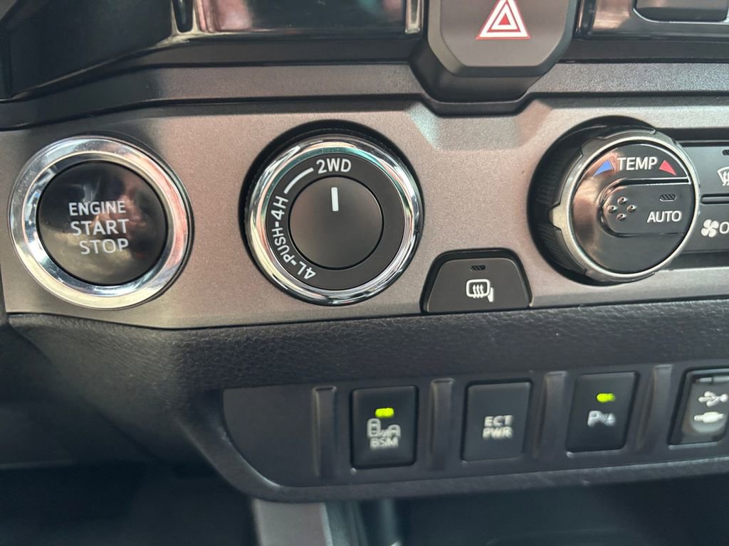 Used 2016 Toyota Tacoma TRD Off-Road AWD/4WD image 32