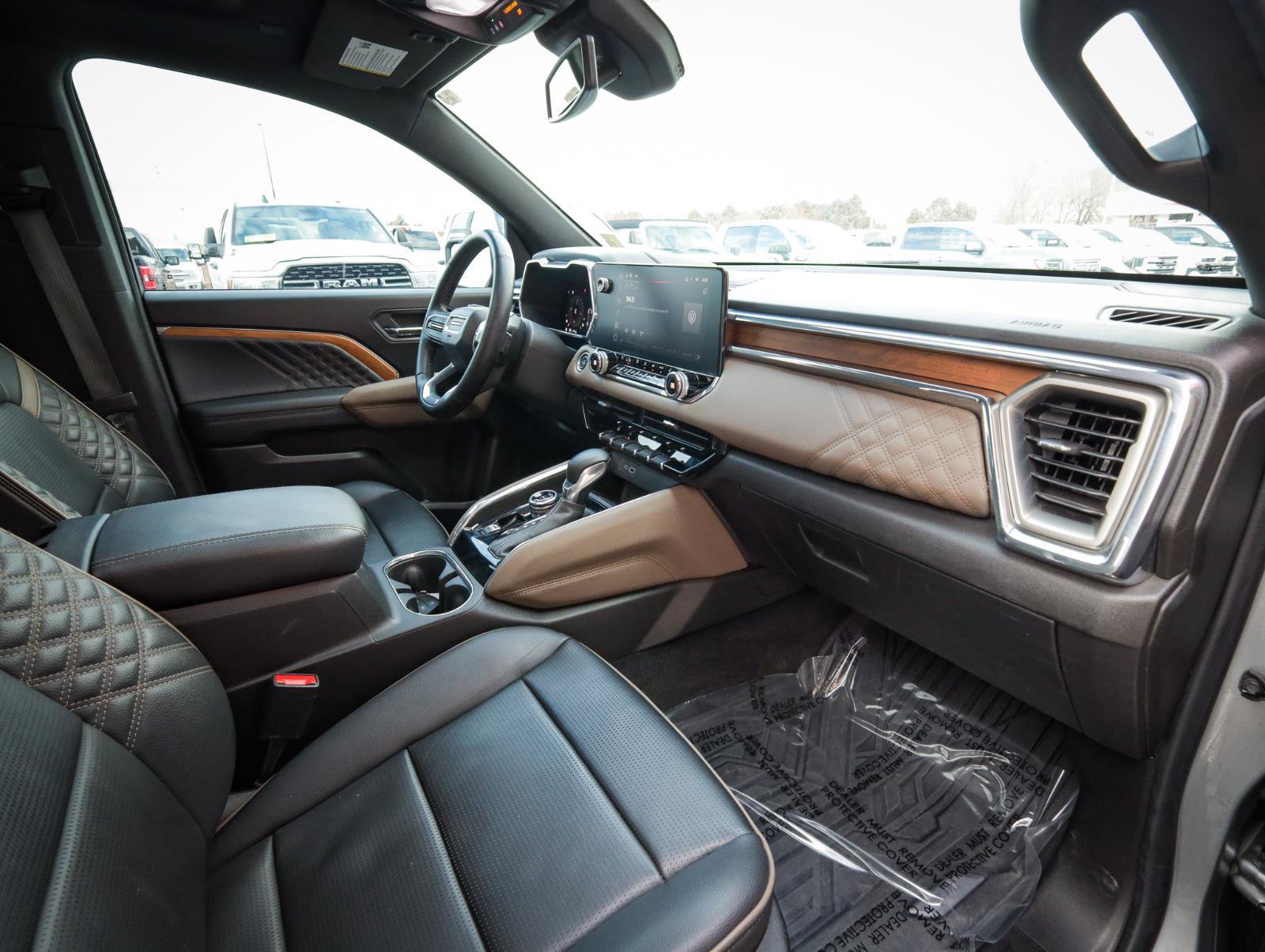 Used 2023 GMC Canyon Denali image 25