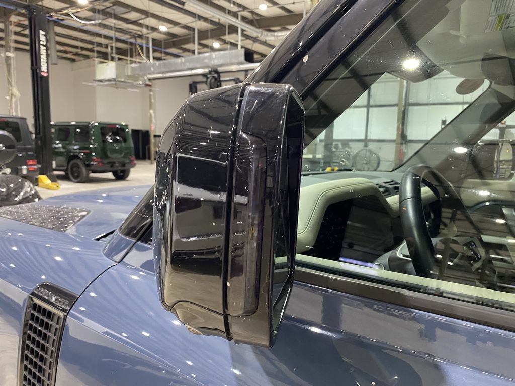 Used 2024 Land Rover Defender 110 X-Dynamic SE AWD/4WD image 20