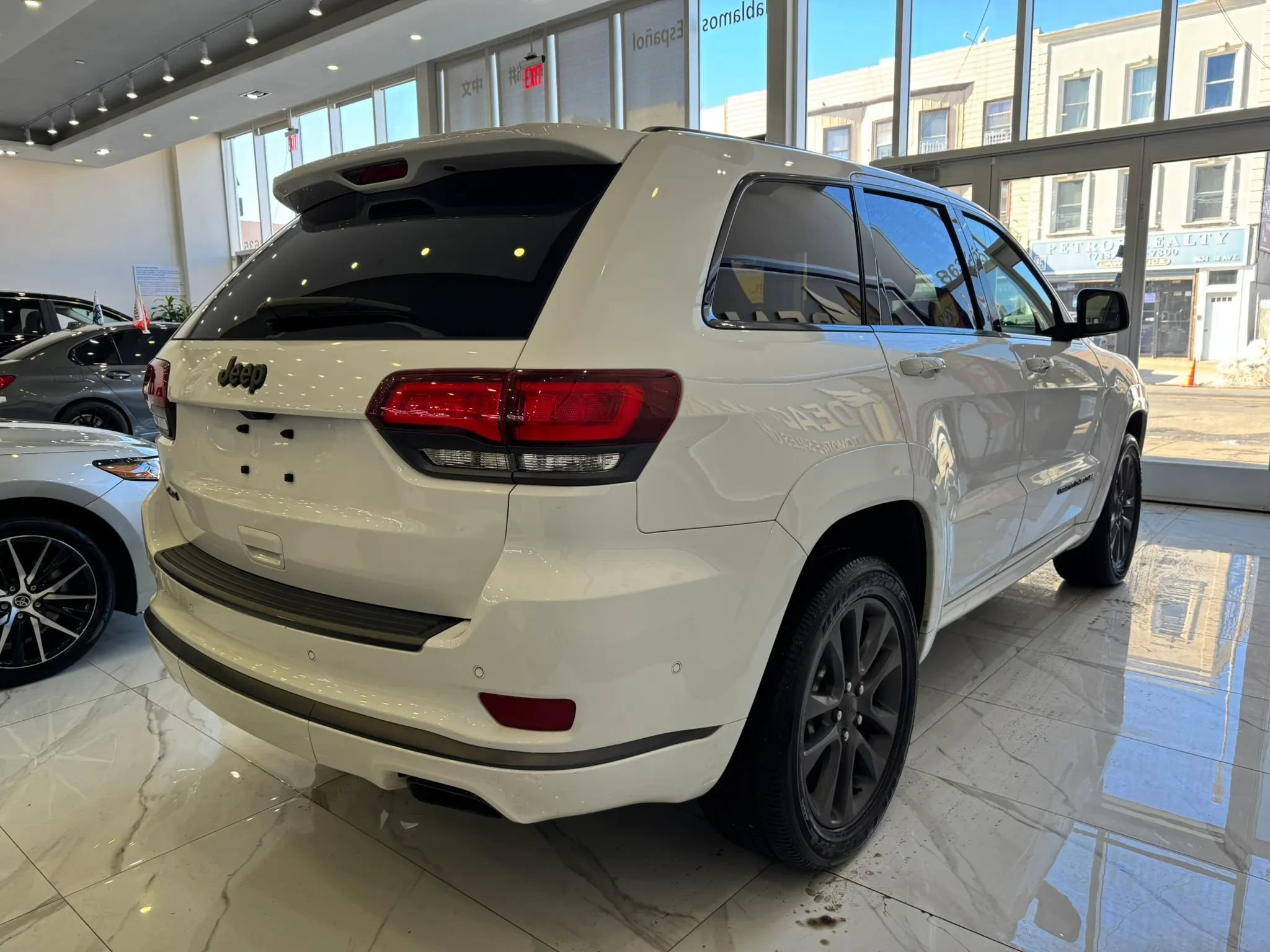 Used 2019 Jeep Grand Cherokee High Altitude AWD/4WD image 4