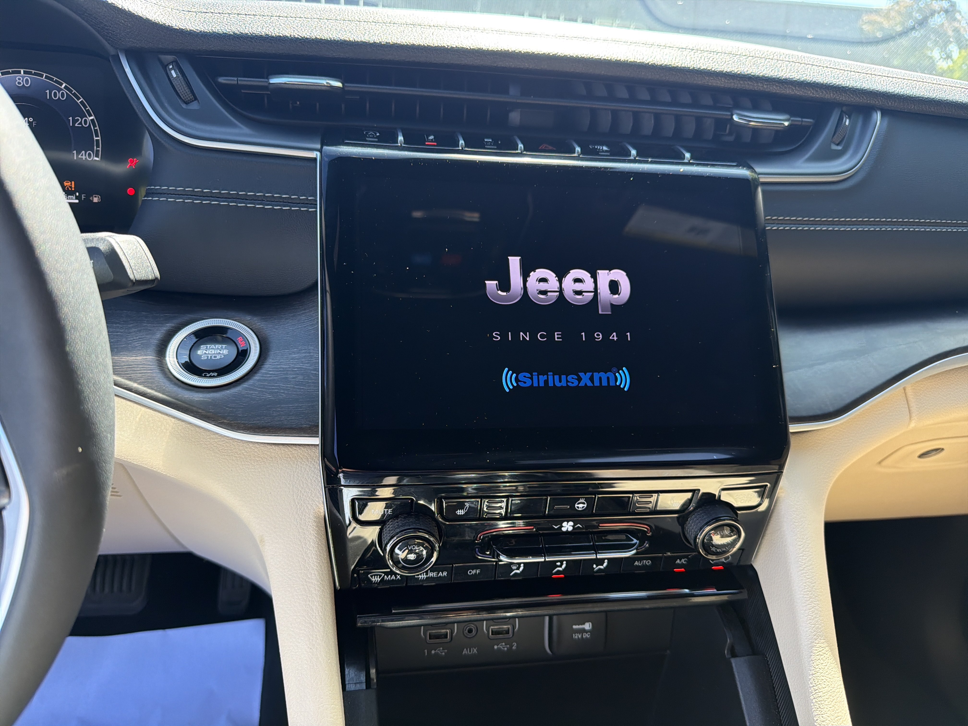 Used 2025 Jeep Grand Cherokee Limited w/ Black Appearance Package AWD/4WD image 20