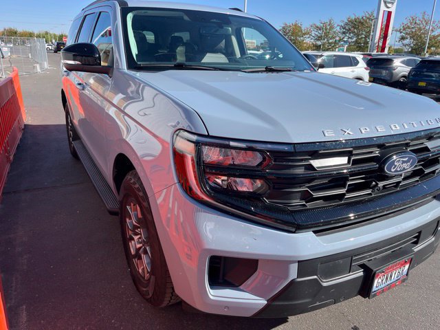 Used 2026 Ford Expedition Active AWD/4WD image 4