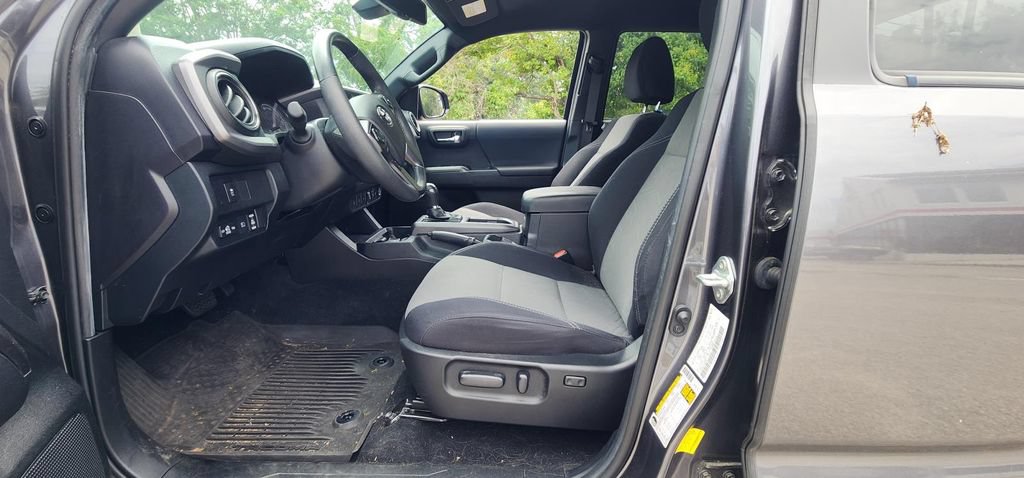 Certified 2021 Toyota Tacoma TRD Off-Road w/ Technology Package AWD/4WD image 9