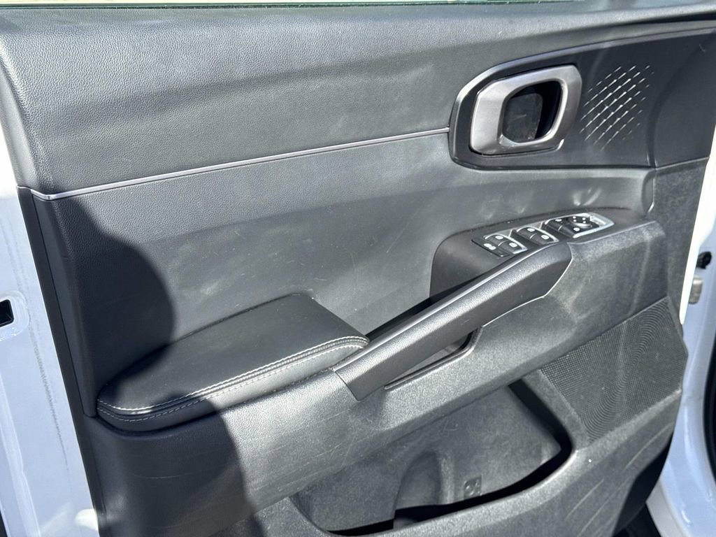 Used 2024 Kia Sorento S image 19
