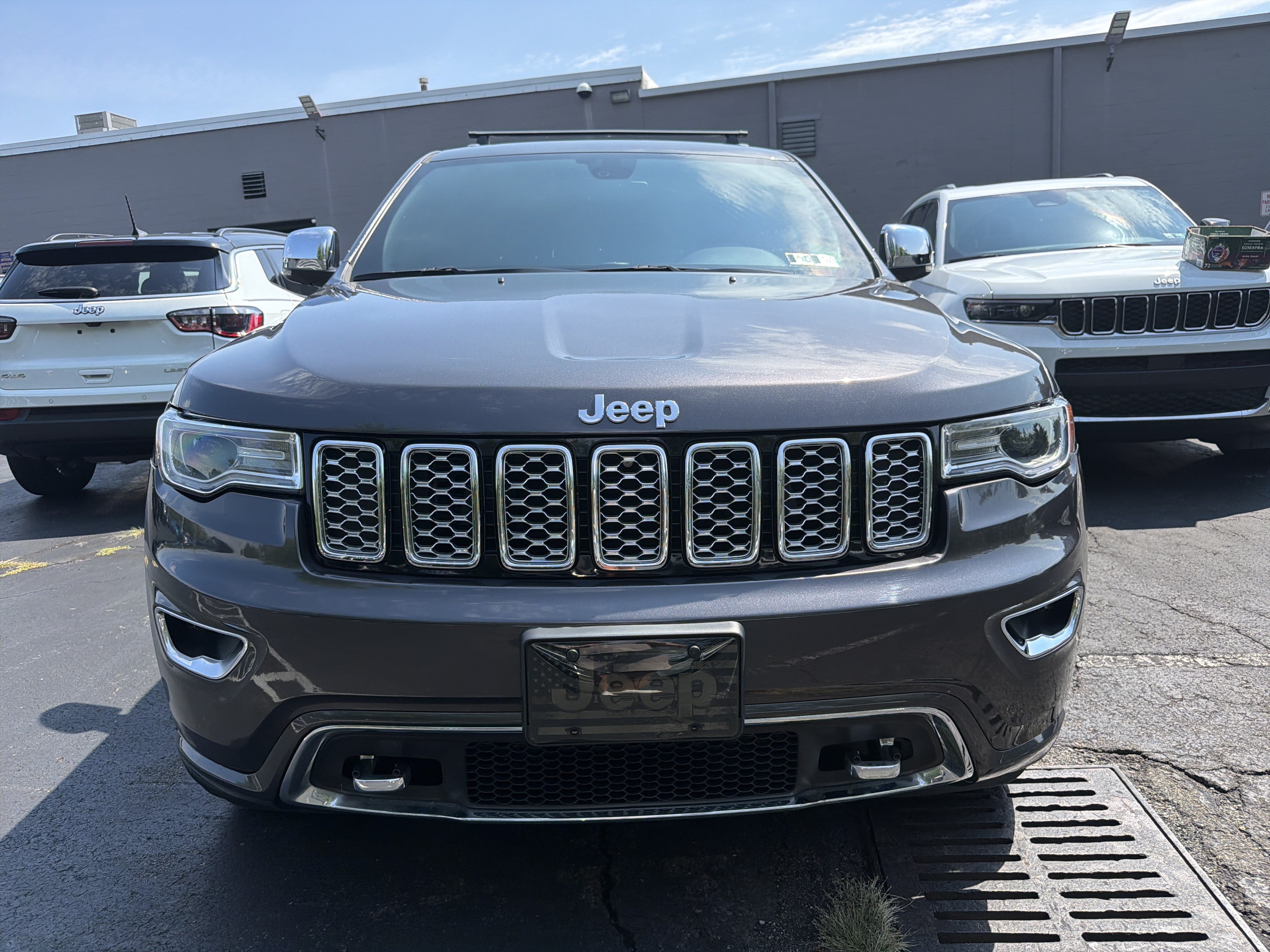Certified 2020 Jeep Grand Cherokee Overland AWD/4WD image 2