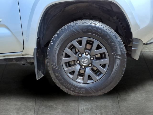 Used 2022 Toyota Tacoma SR5 AWD/4WD image 9