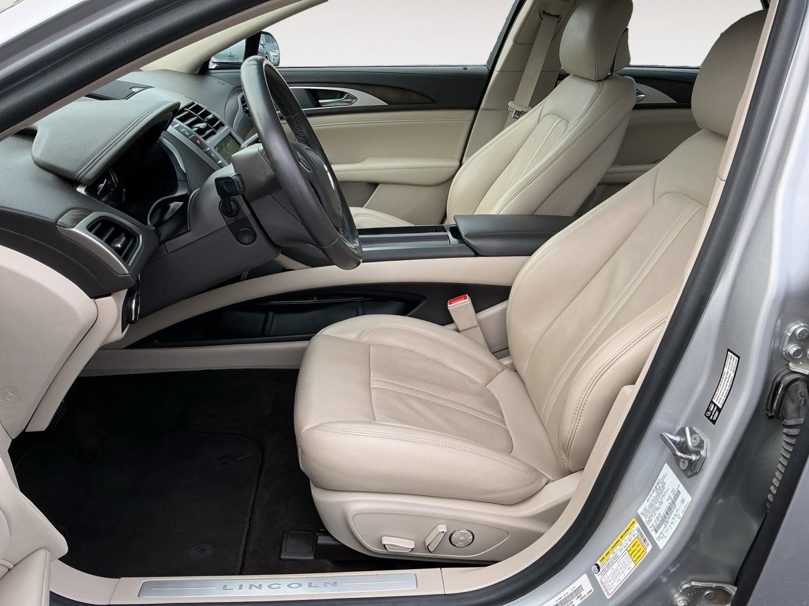 Used 2019 Lincoln MKZ Reserve FWD image 9