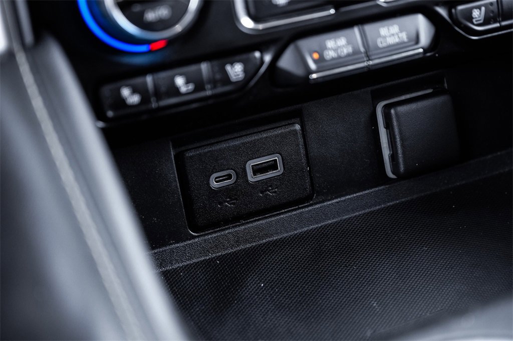 Used 2022 Chevrolet Suburban Premier image 25