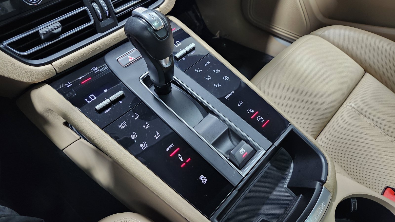 Used 2023 Porsche Macan S AWD/4WD image 35
