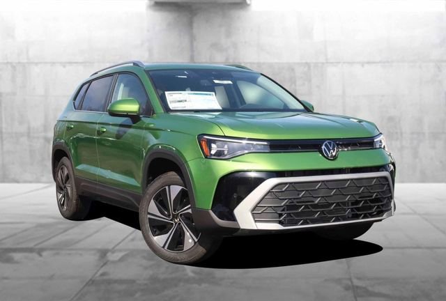 New 2026 Volkswagen Taos SE image 2