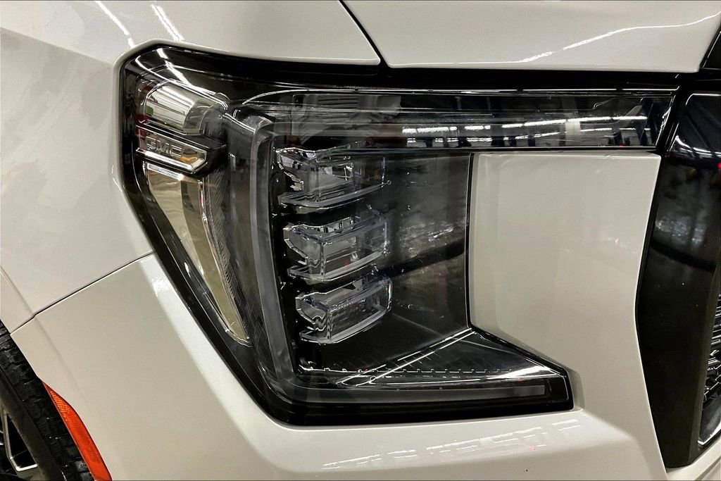 Used 2024 GMC Yukon XL Denali Ultimate AWD/4WD image 33
