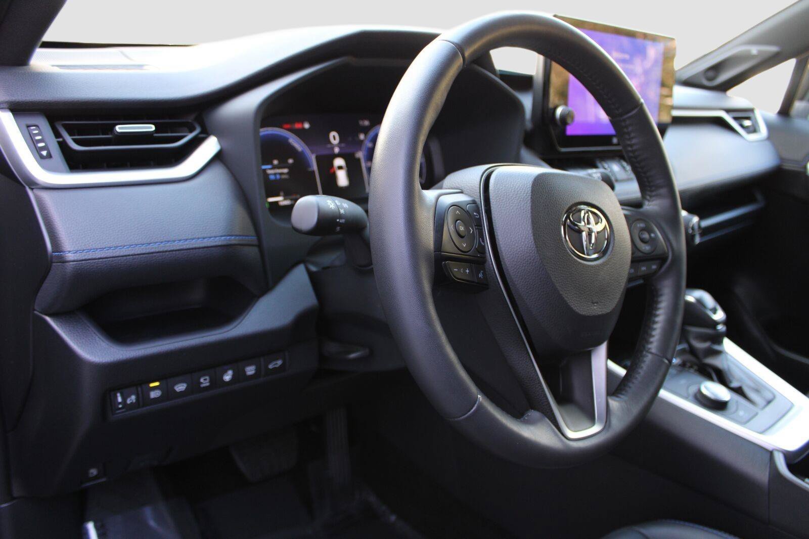 Used 2024 Toyota RAV4 XSE w/ Advanced Technology Package AWD/4WD image 17