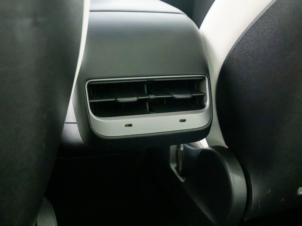 Used 2020 Tesla Model Y Long Range image 17