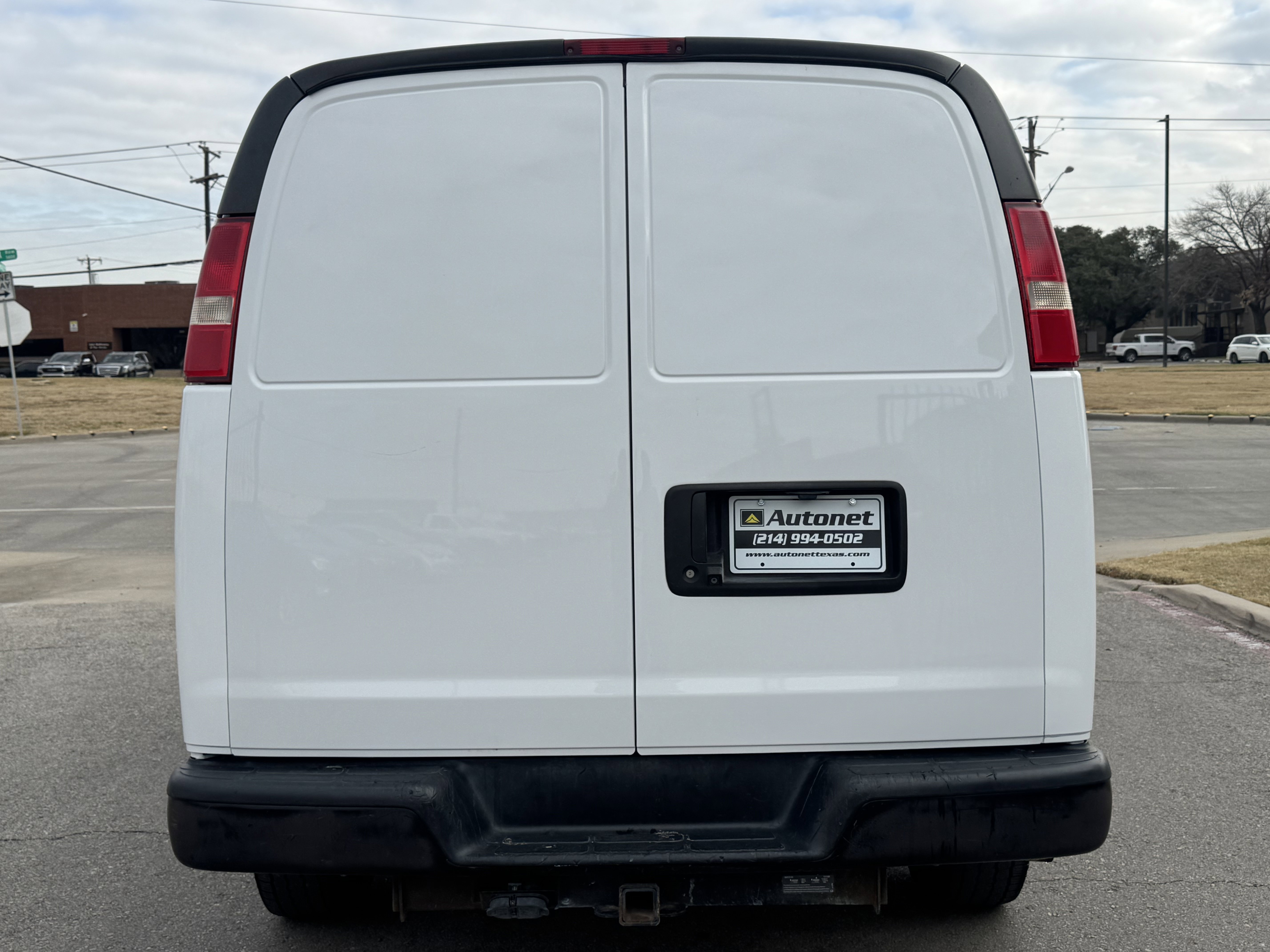 Used 2019 Chevrolet Express 2500 w/ Enhanced Convenience Package image 4