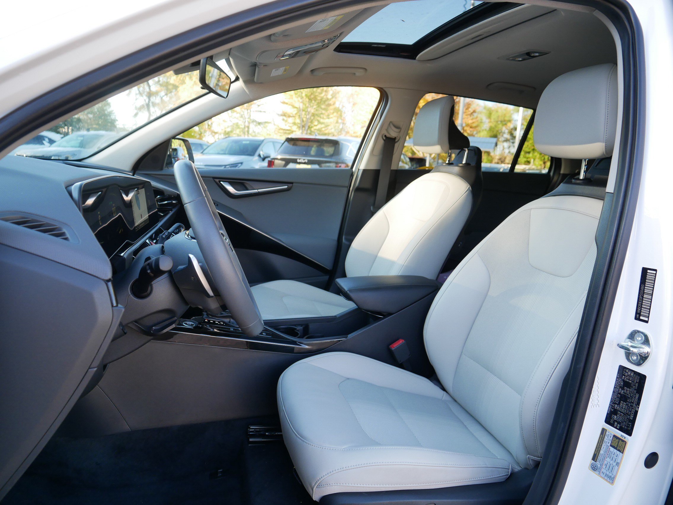 Certified 2023 Kia Niro EX Touring FWD image 35