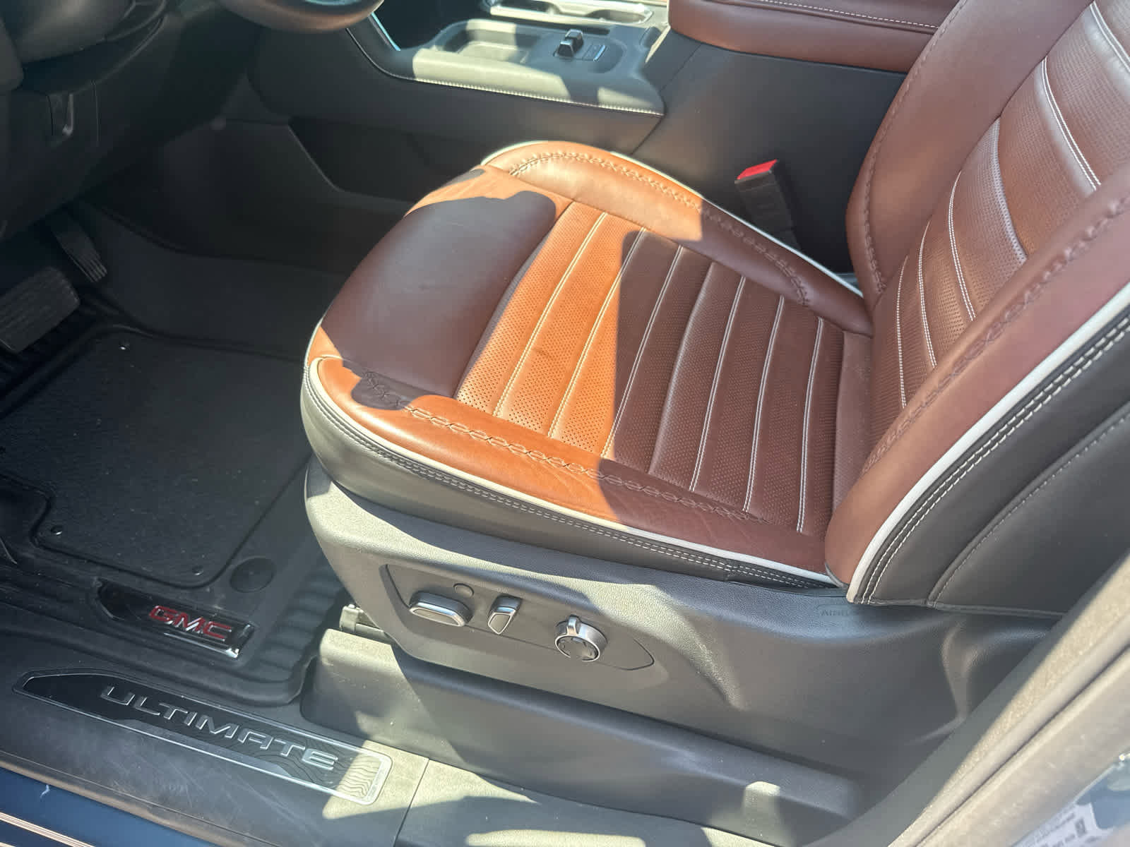 Used 2025 GMC Sierra 2500 Denali Ultimate AWD/4WD image 9