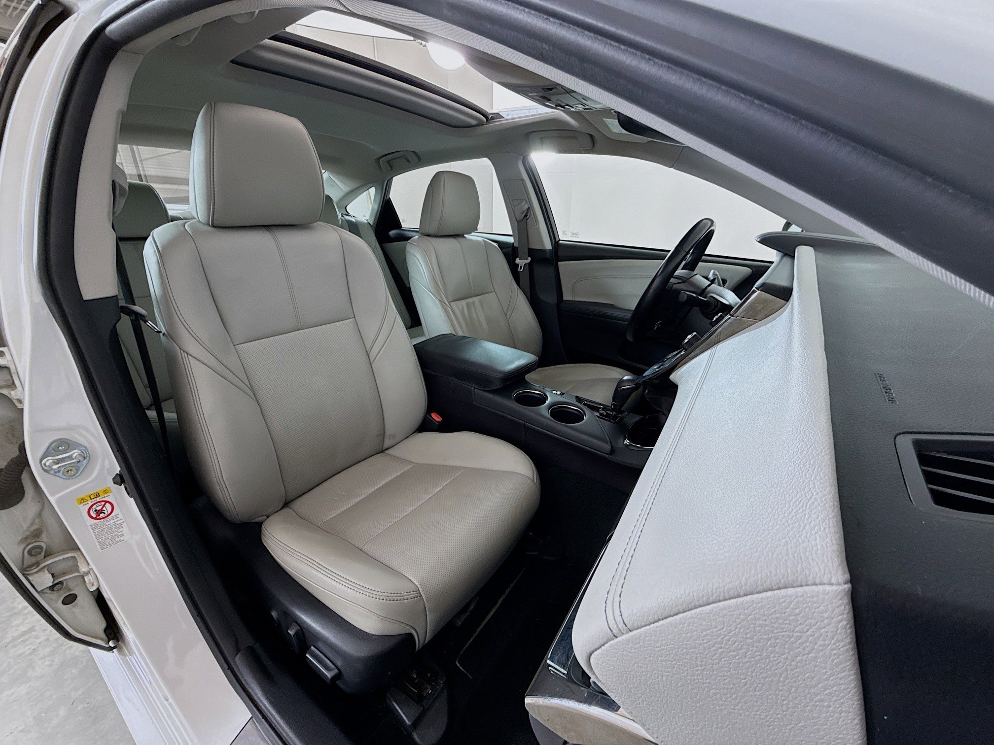 Used 2018 Toyota Avalon Limited image 28