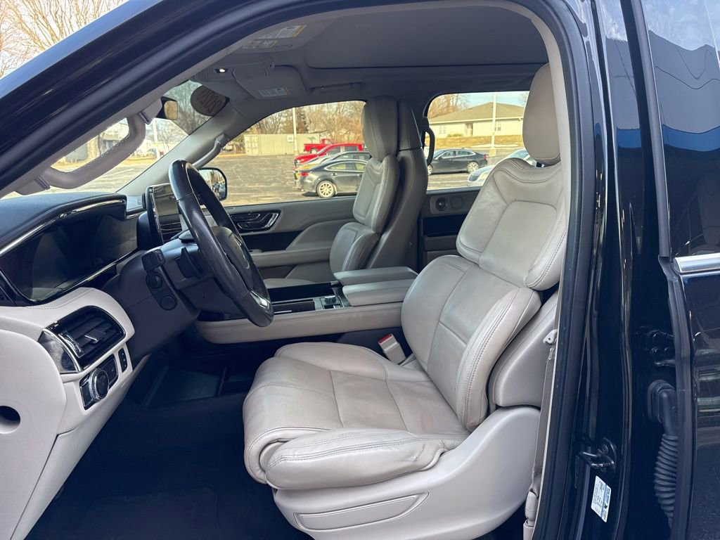 Used 2020 Lincoln Navigator Reserve w/ Luxury Package image 13