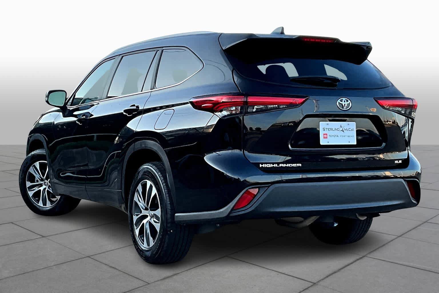 Used 2023 Toyota Highlander XLE FWD image 12