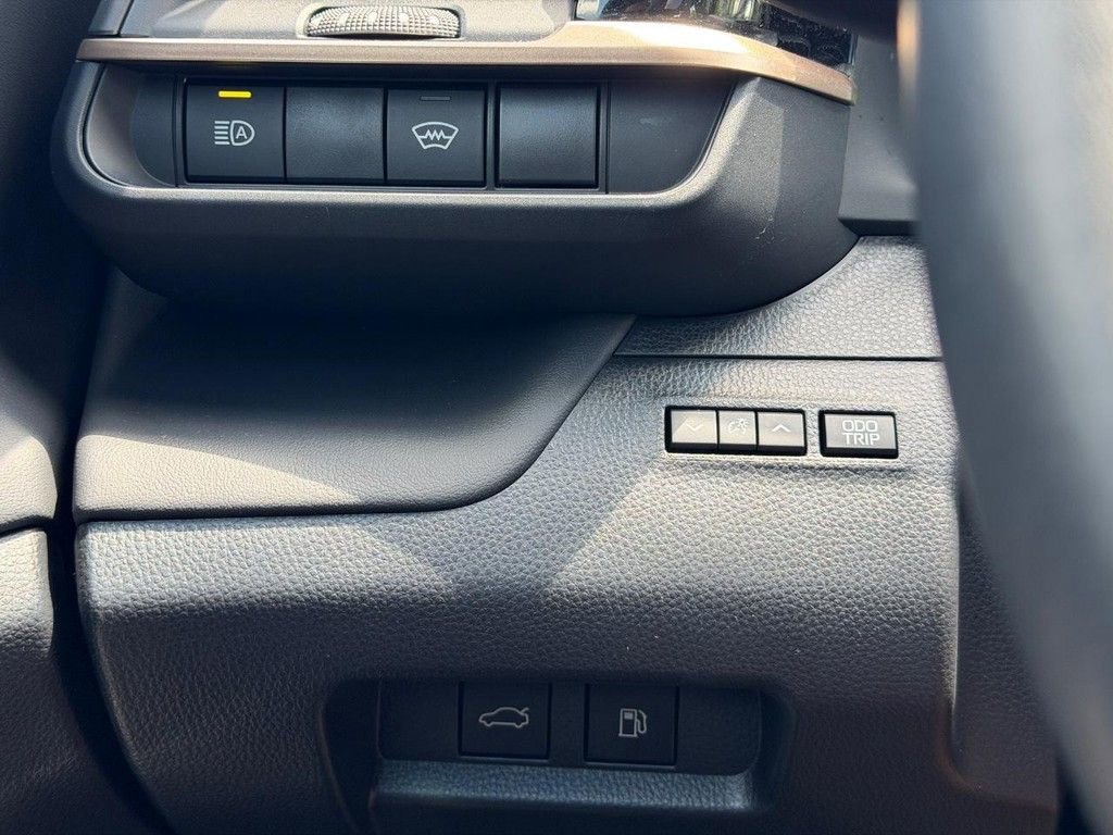 Certified 2025 Toyota Crown Platinum AWD/4WD image 19