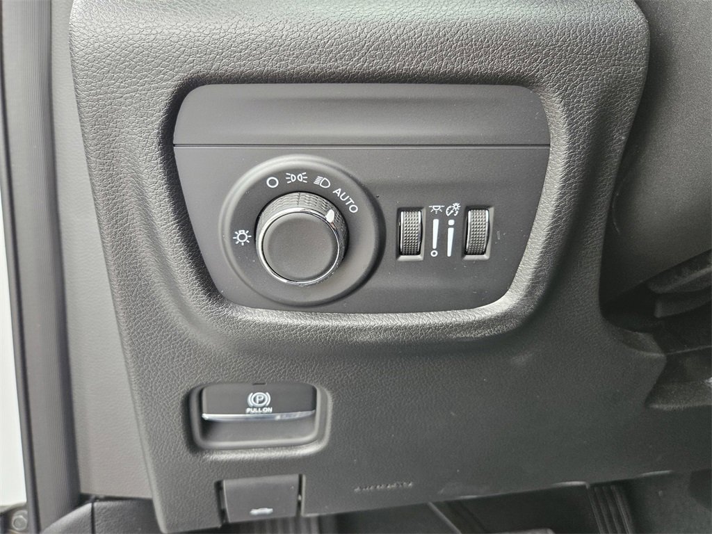 Used 2024 Jeep Grand Cherokee Altitude image 15