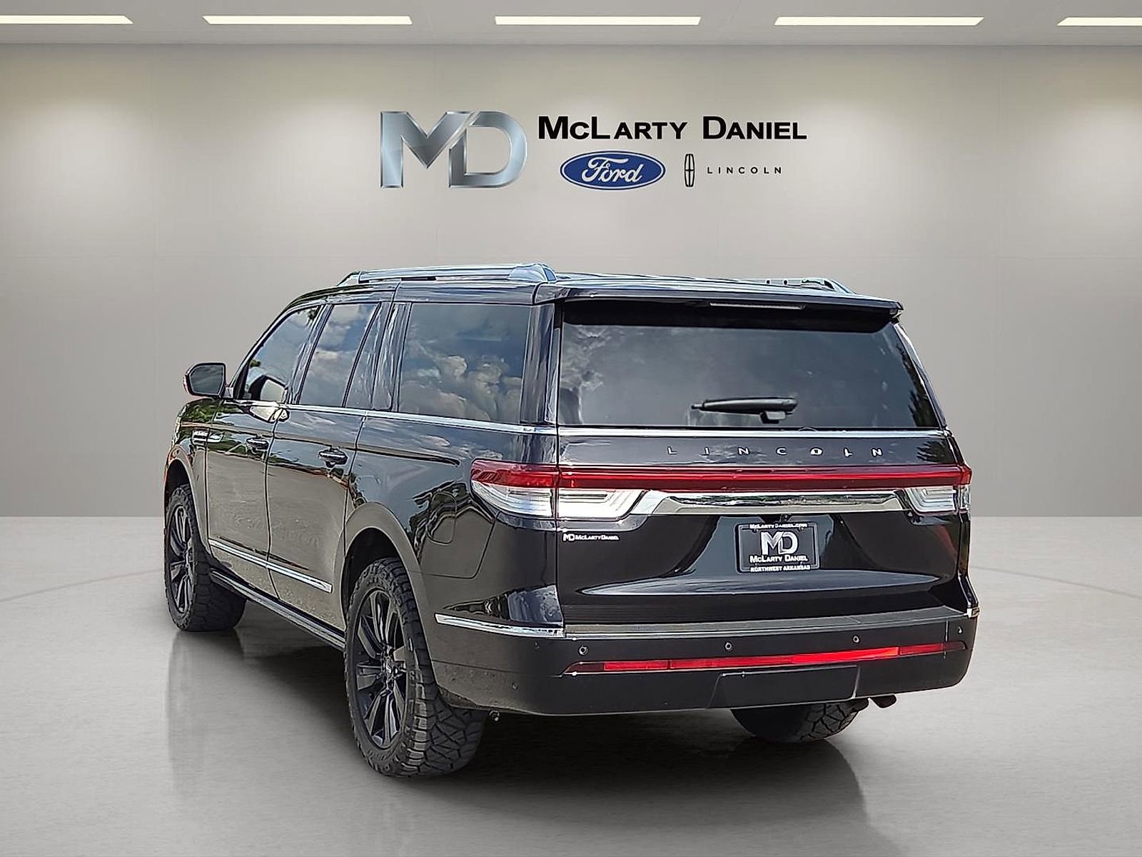 Used 2024 Lincoln Navigator L Reserve AWD/4WD image 4