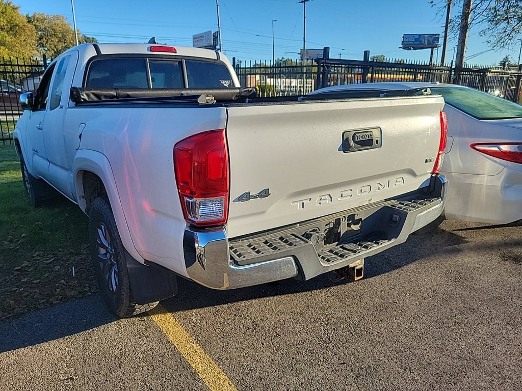 Used 2017 Toyota Tacoma SR5 w/ Tow Package AWD/4WD image 4