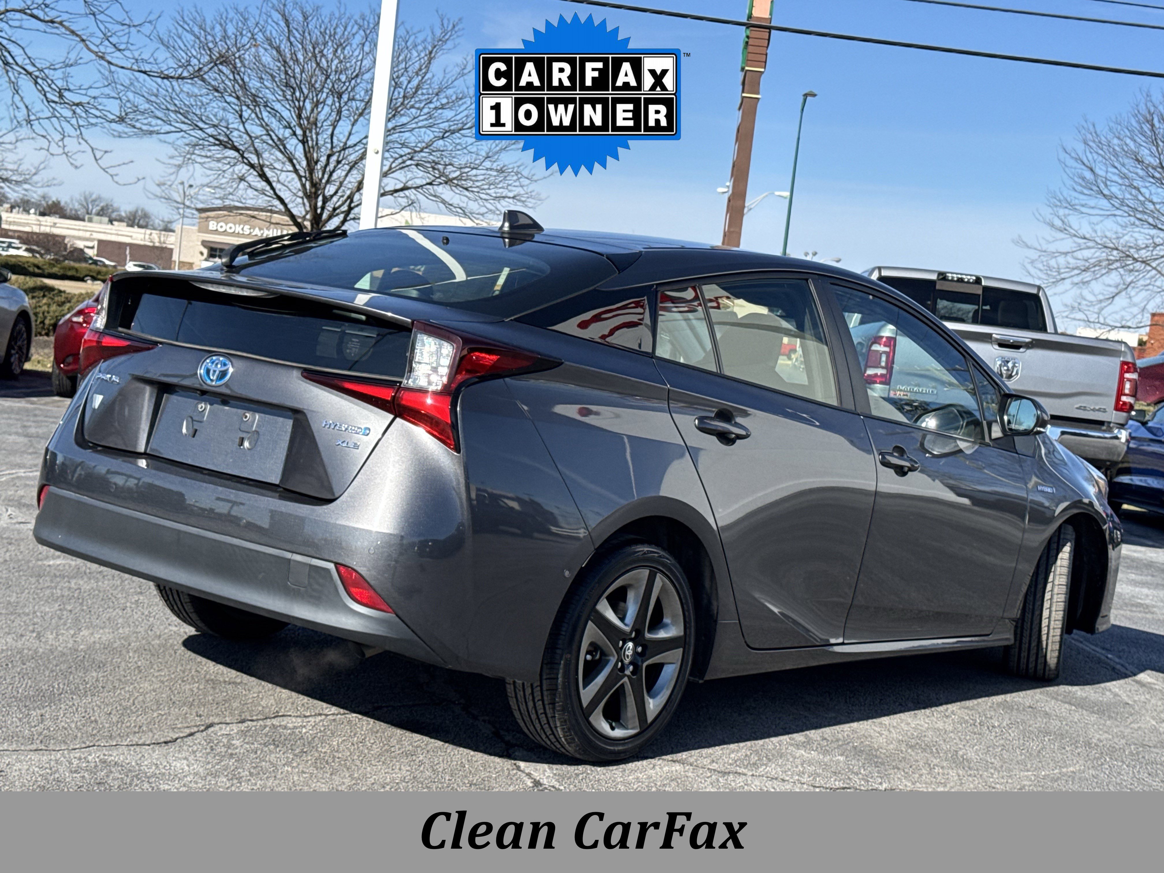 Used 2021 Toyota Prius L Eco image 3