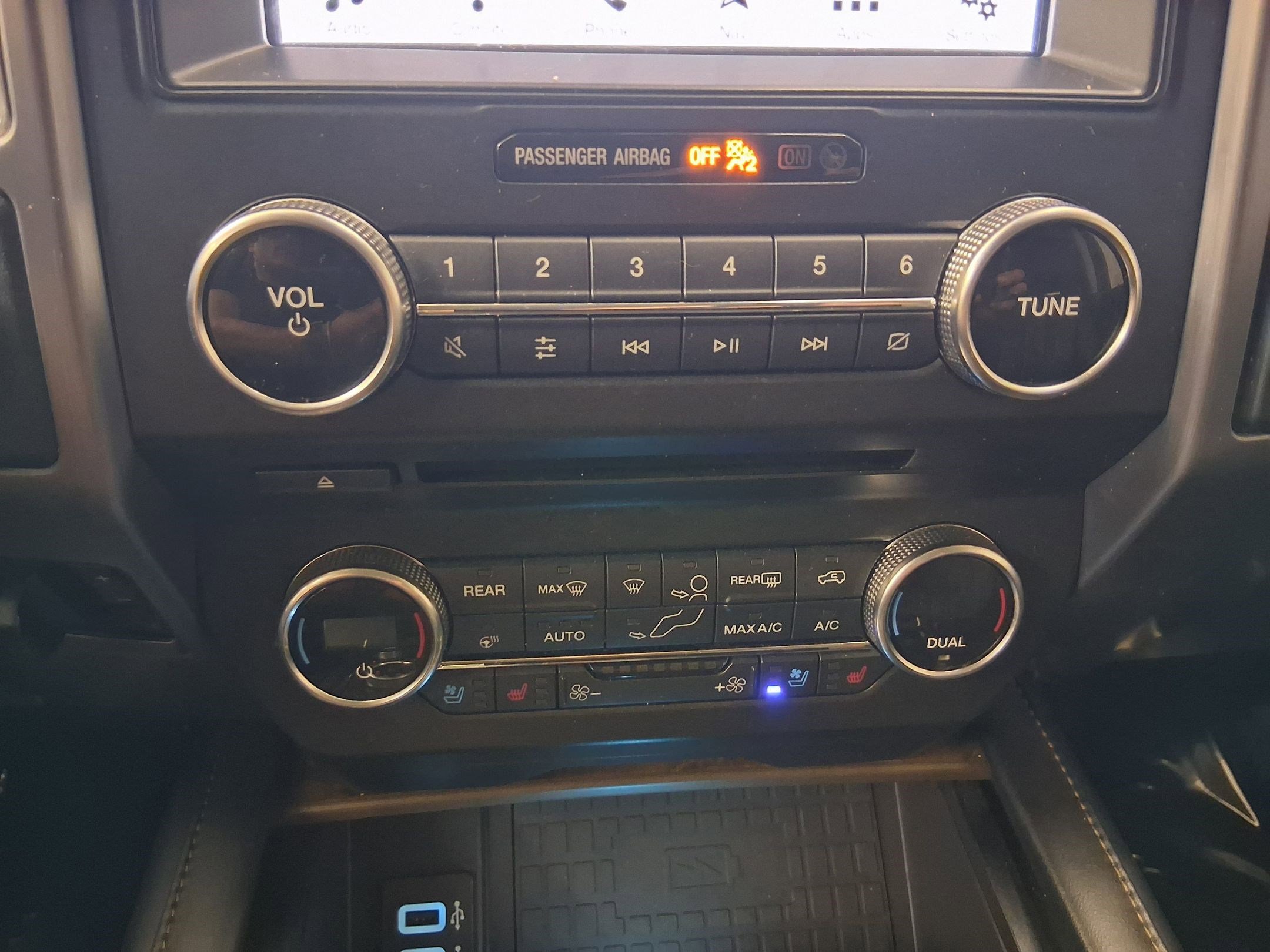 Used 2018 Ford Expedition Platinum AWD/4WD image 18