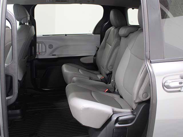 Certified 2026 Toyota Sienna XLE FWD image 15
