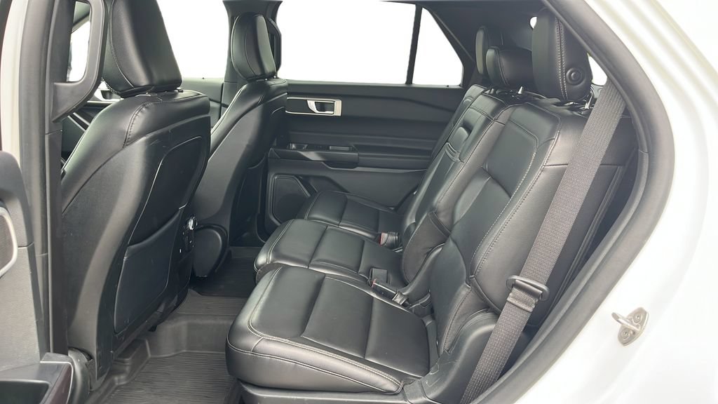 Used 2020 Ford Explorer XLT w/ Equipment Group 202A AWD/4WD image 19