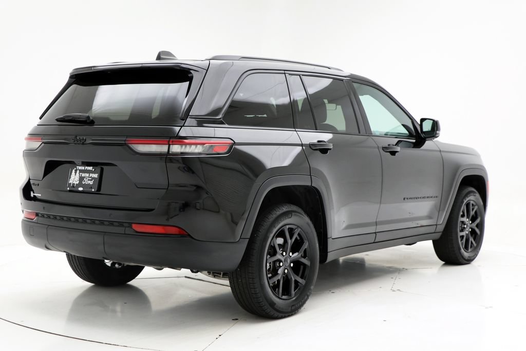 Used 2025 Jeep Grand Cherokee Altitude AWD/4WD image 8
