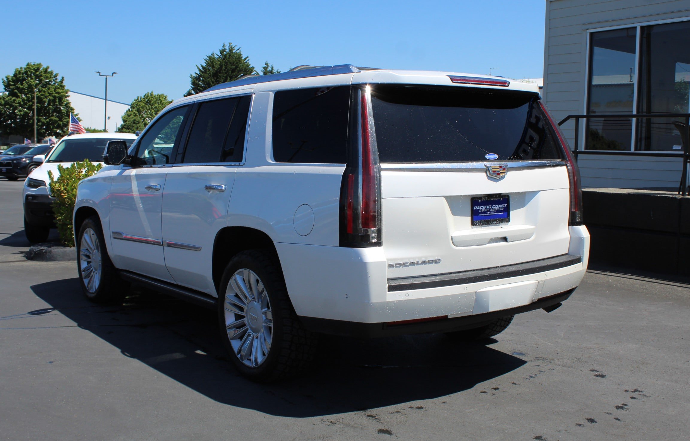 Used 2018 Cadillac Escalade Platinum AWD/4WD image 4