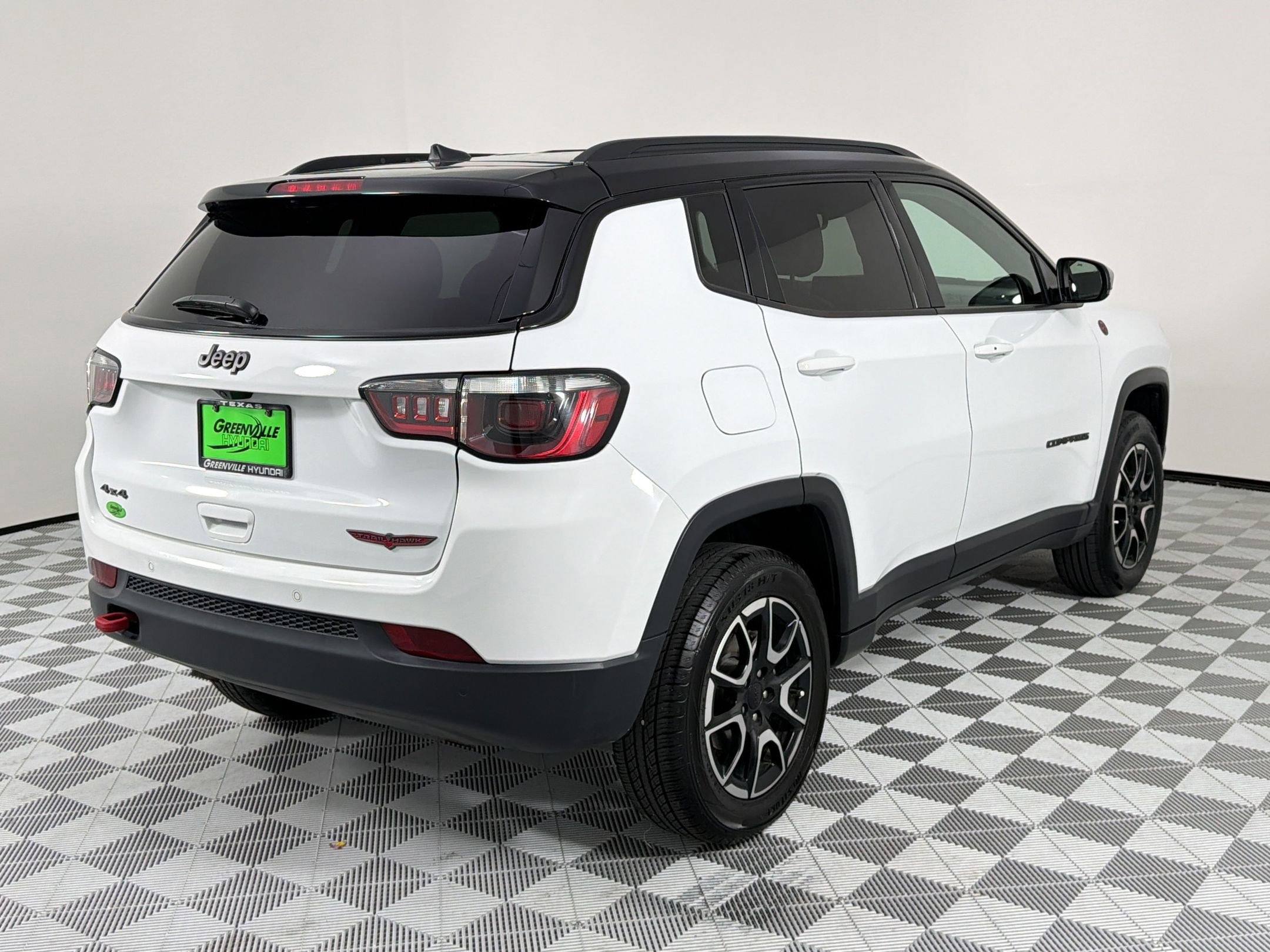 Used 2024 Jeep Compass Trailhawk image 9